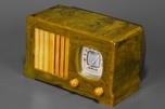 Swirled Catalin &rsquo;Vertical Grill&rsquo; Motorola 52 Radio - Green + Yellow